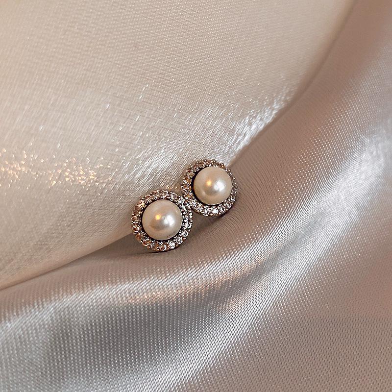 Elegant Zircon Pearl French Retro Luxury Earrings 2025