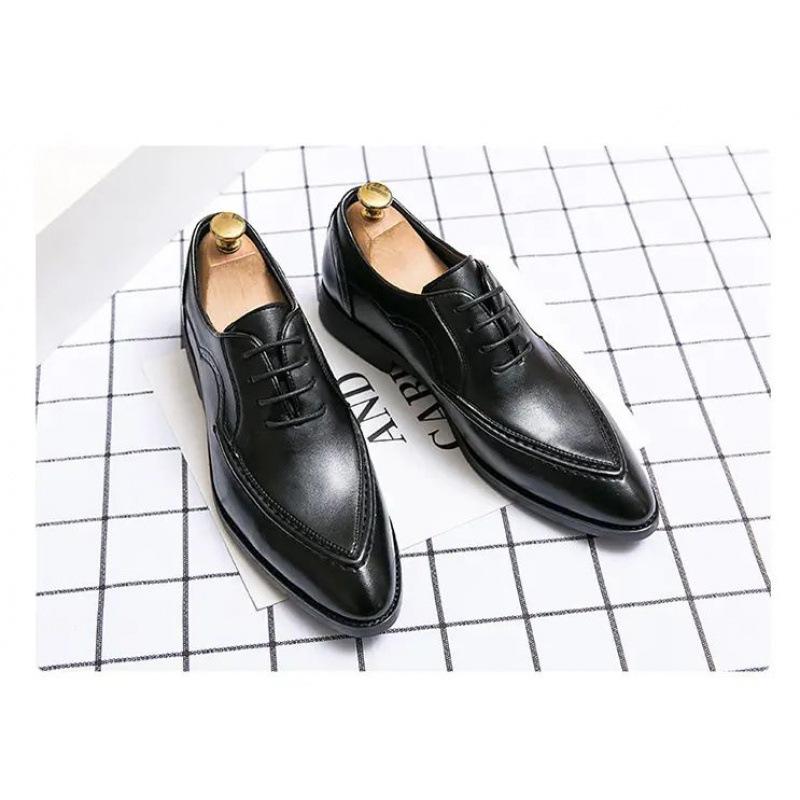 

2025 Британский стиль кожаные туфли мужские трендовые гравированные деловые повседневные туфли парикмахерские туфли на платформе для молодых мужчин маленькие кожаные туфли 45 чёрный