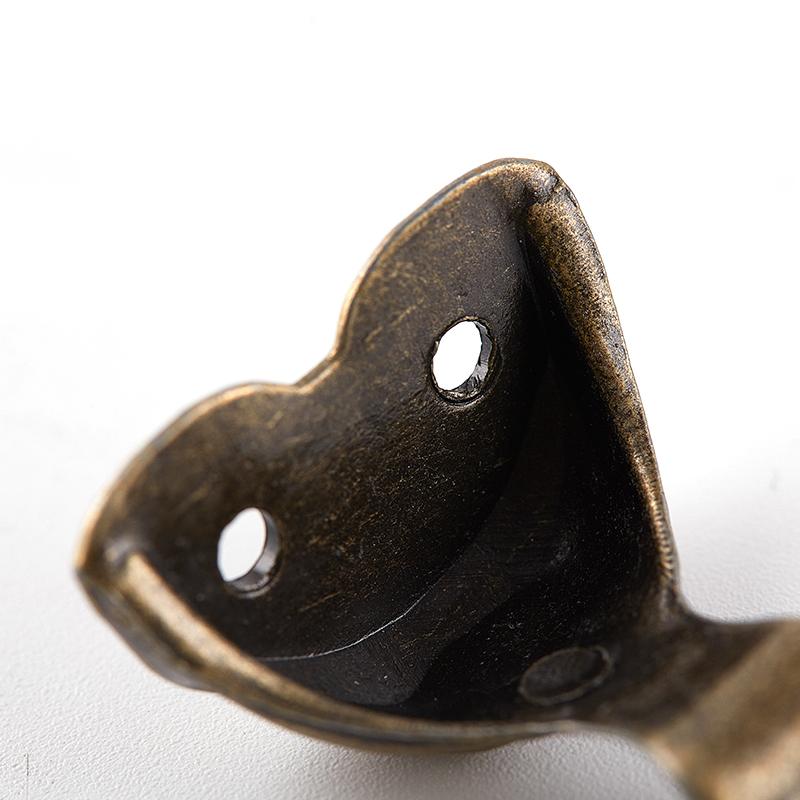 4ks Starožitná mosazná truhla na šperky Dřevěná krabička Skříňka s ozdobnými nožičkami Roh