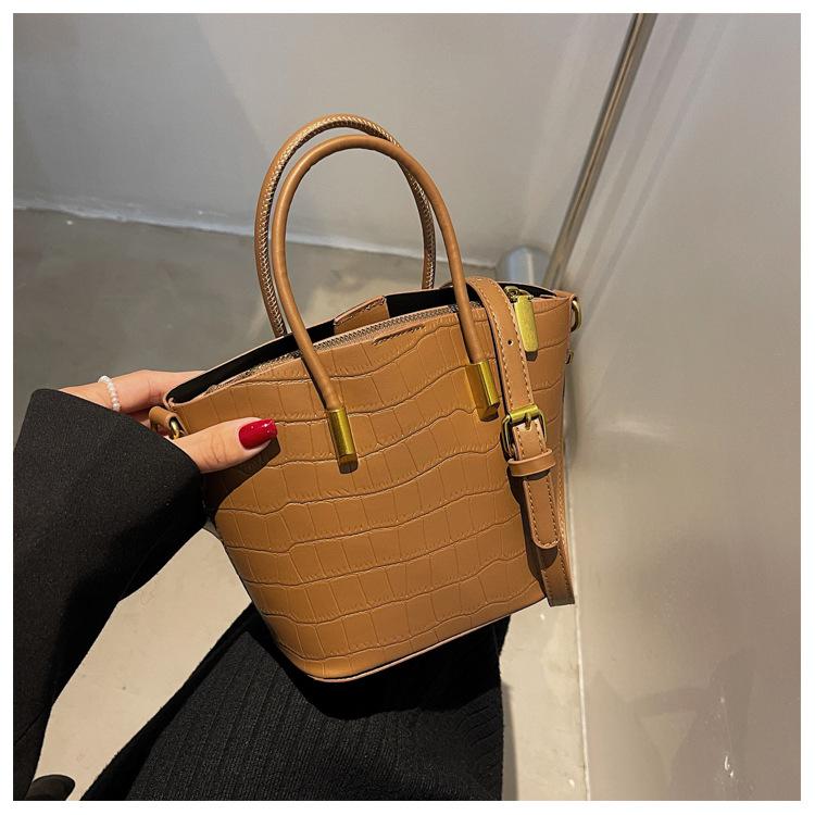 Autumn and Winter Small Bags Women's Bags Trendy Fashion Versatile Shoulder Messenger Bags Textured Bucket Bags