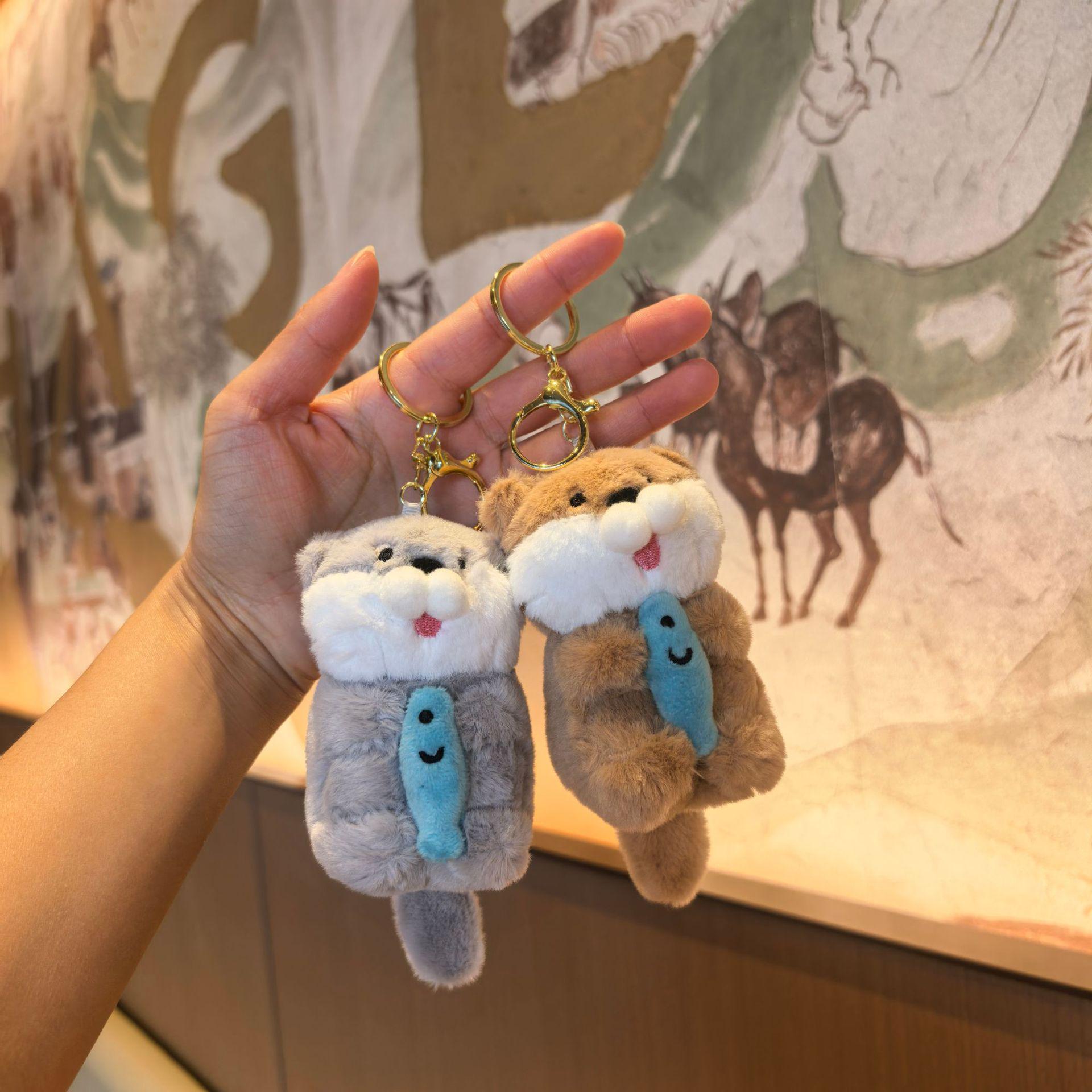 Adorable Otter Plush Keychain: Cute Headgear Design with Fish 12cm
