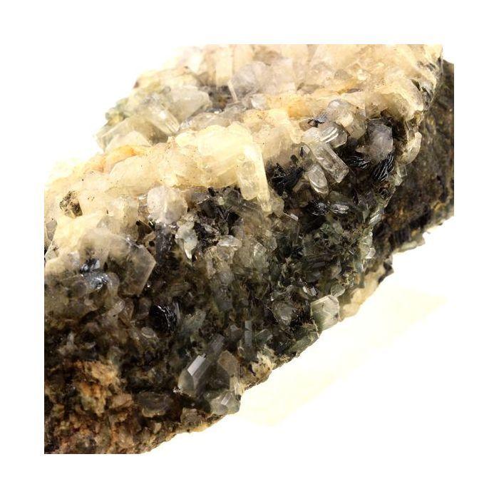 Pierres et Minéraux. Albite + Epidote + Hématite. 1378.5 ct. Saint-Véran, Hautes-Alpes, France..