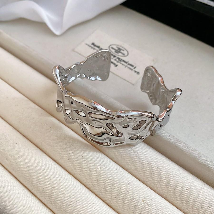 European-American Geometric Metallic Open Bangle: Simple, Versatile, Niche Design Bracelet