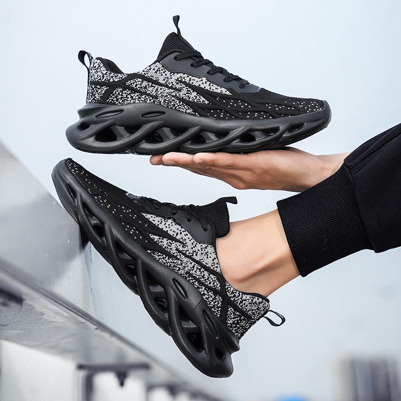 Large size spring new fly-woven light and breathable casual sports shoes twist bottom men's running men's shoes