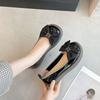 Low-heeled shallow-mouth one-pedal shoes for women's comfortable small leather shoes, new soft-soled single shoes in summer