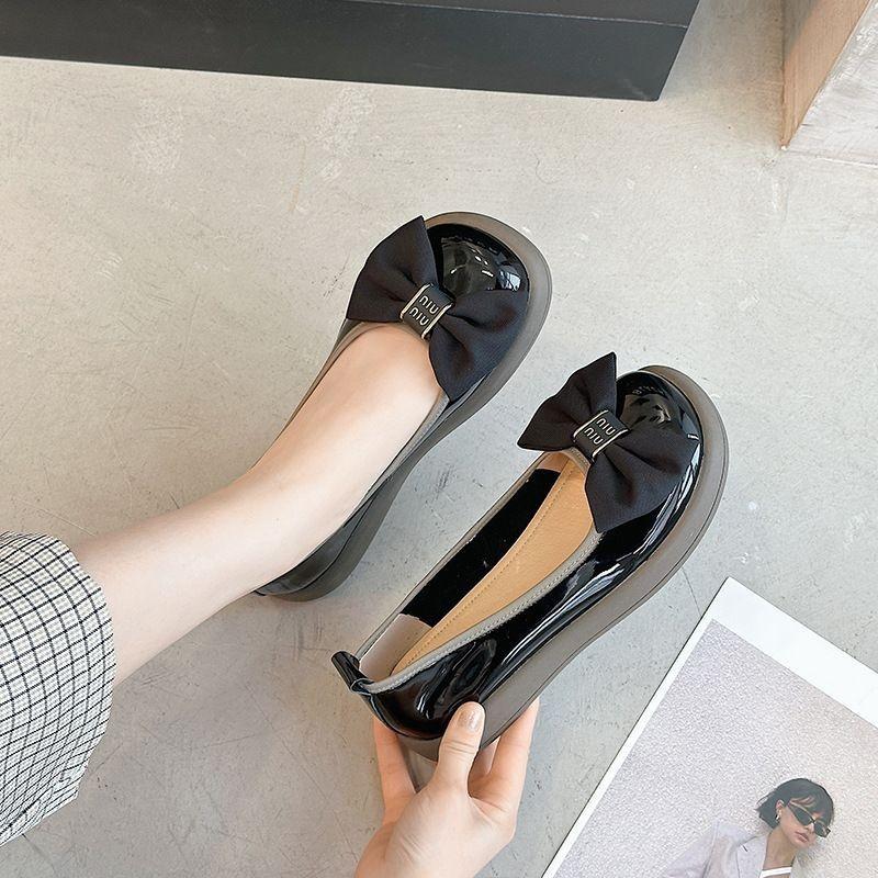 Low-heeled shallow-mouth one-pedal shoes for women's comfortable small leather shoes, new soft-soled single shoes in summer