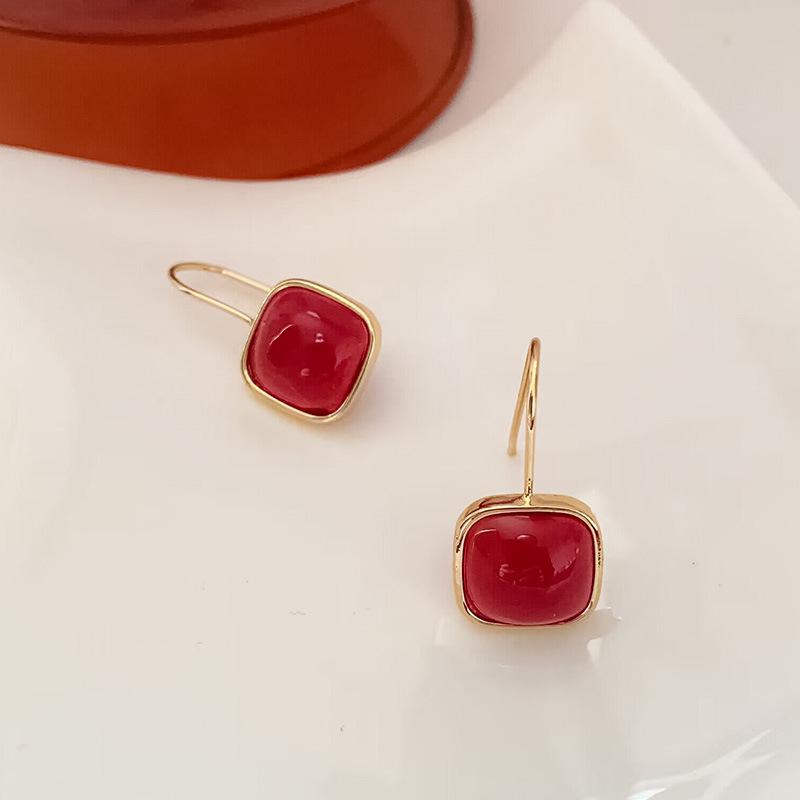Cercei pătrați din rășină bordo: Minimalist Stil High-End Hong Kong