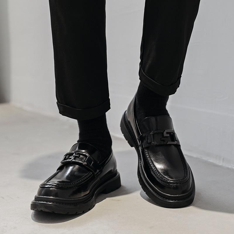 Frühling und Herbst Neue Einzelne Schuhe Herren Koreanische Version des Britischen Stils Große Größe Schwarze Plateau Kleine Lederschuhe 45 46 Herrenschuhe
