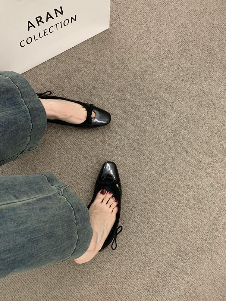 French Thick Heel Bow Gentle Wind Evening Shoes Women's 2025 New Versatile Commuter One Pedal Patent Leather Shoes