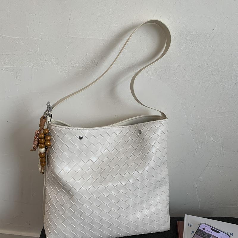 Retro Woven Bag Bag Women's New Trendy Fashion Bucket Bag Simple Large Capacity Shoulder Armpit Bag