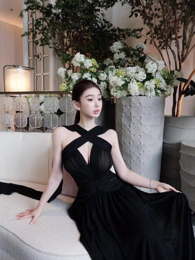 Elegant 2025 French Hepburn-Style Black Backless Ribbon Gown