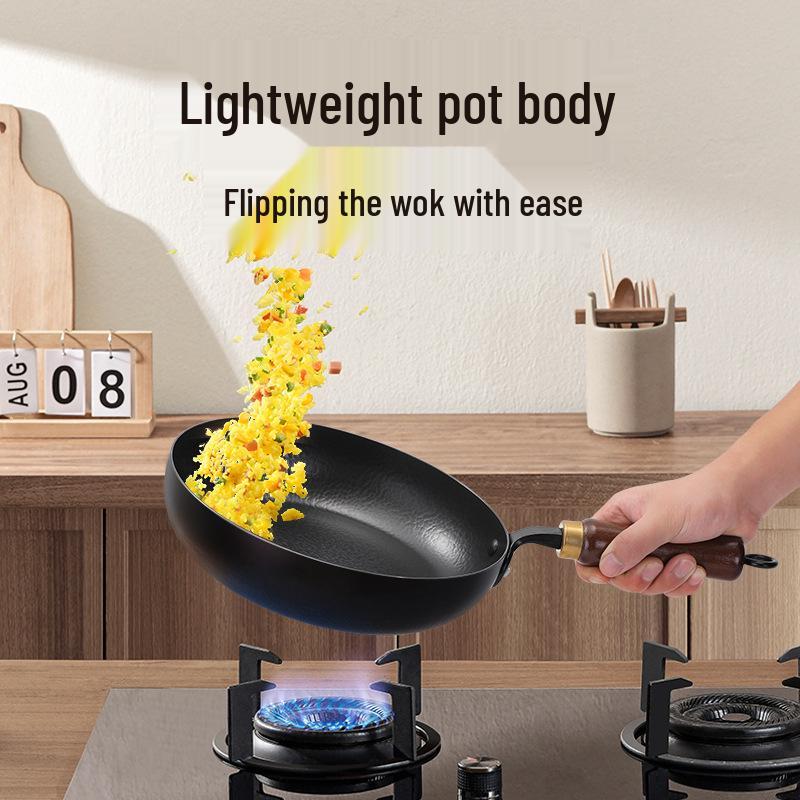 **Hand-Forged Non-Stick Zhangqiu Iron Frying Pan with Thick Flat Bottom**