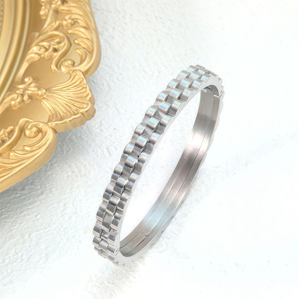 European & American High-End Stainless Steel Fashion Bracelet – Luxurious Titanium Bangle Jewelry.