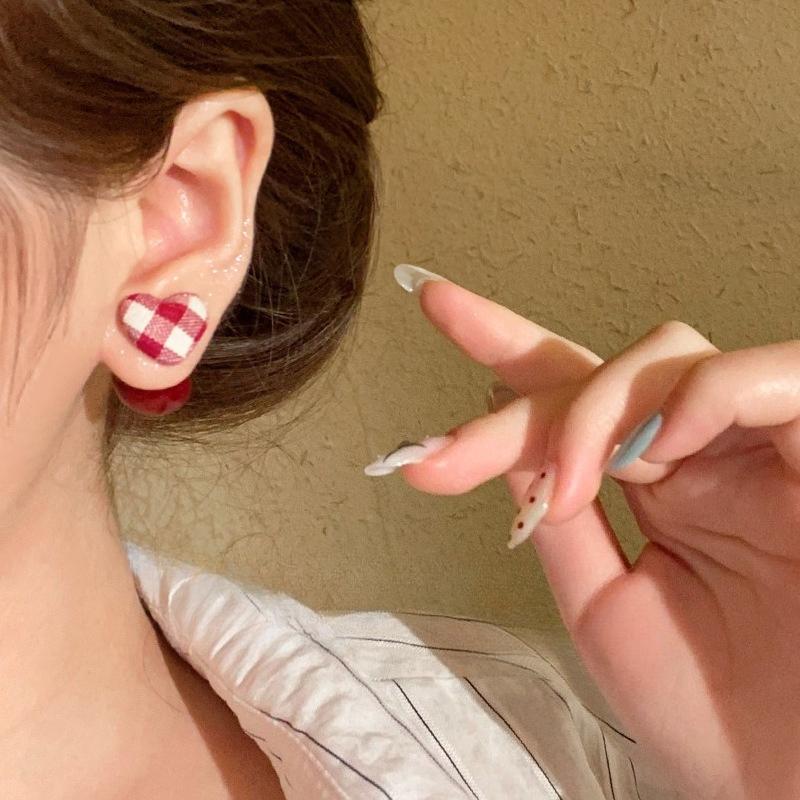New Autumn and Winter Red and White Color Checkered Heart-shaped Earrings, Women's Sweet Temperament Daily Accessories Gifts