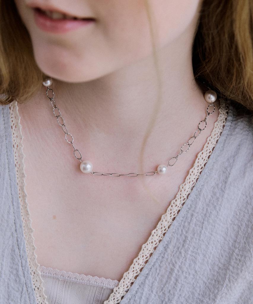 Merrymotive Rhythmical Pearl And Chain Necklace