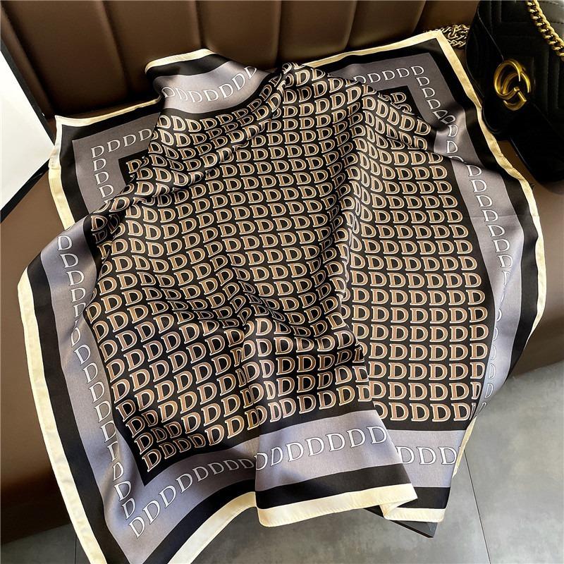 Sciarpa Stampata con Lettera D da 68 Cm Sciarpa da Donna in Imitazione Seta Alto Temperamento Sciarpa Semplice e Versatile Foulard