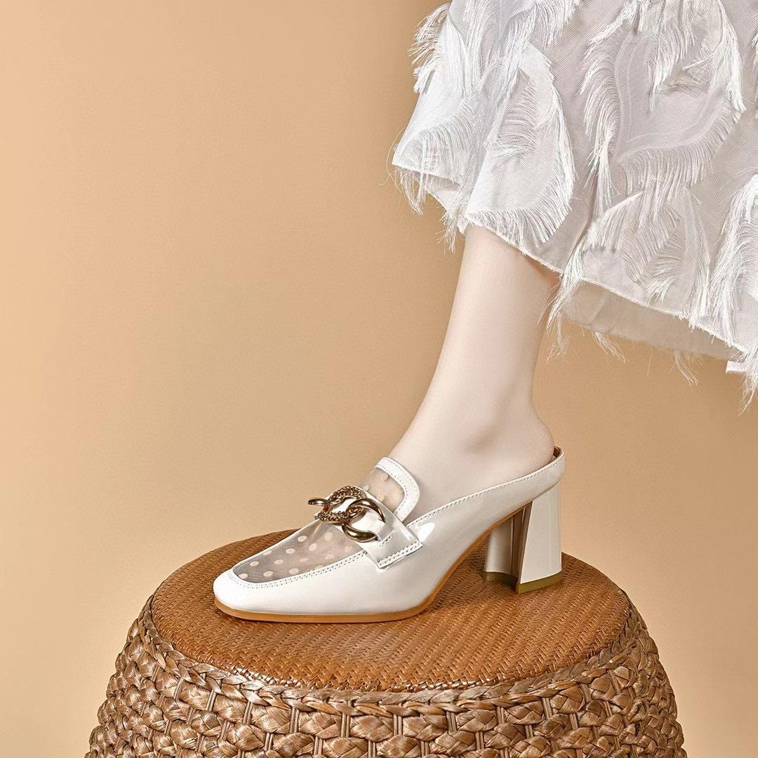 

Босоножки на высоком квадратном каблуке, летние сетчатые шлепанцы, туфли-полушлепанцы с толстым каблуком и стразами в горошек 40 бежевый