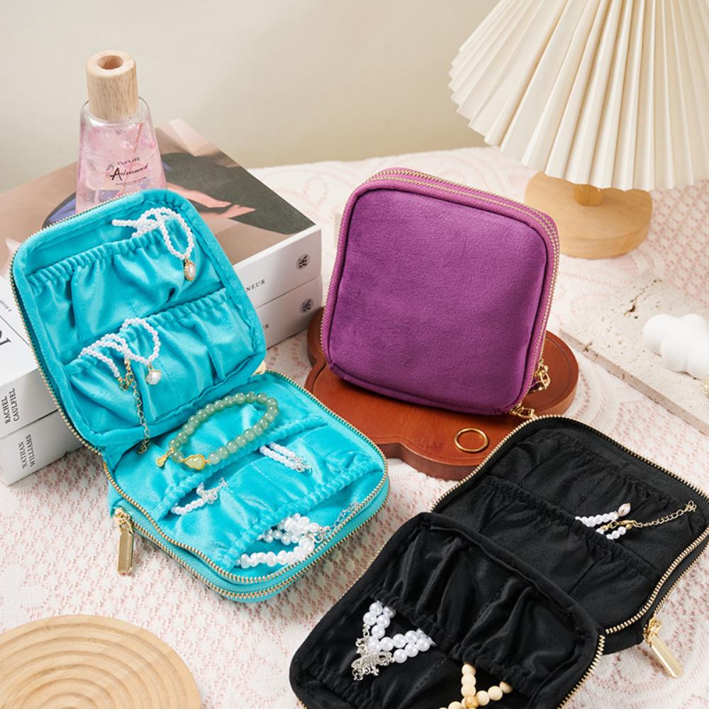 2026 New Velvet Jewelry Organizer Bag Portable Travel Mini Jewelry Roll Pouch for Earrings Rings Necklace Soft Clutch Bag
