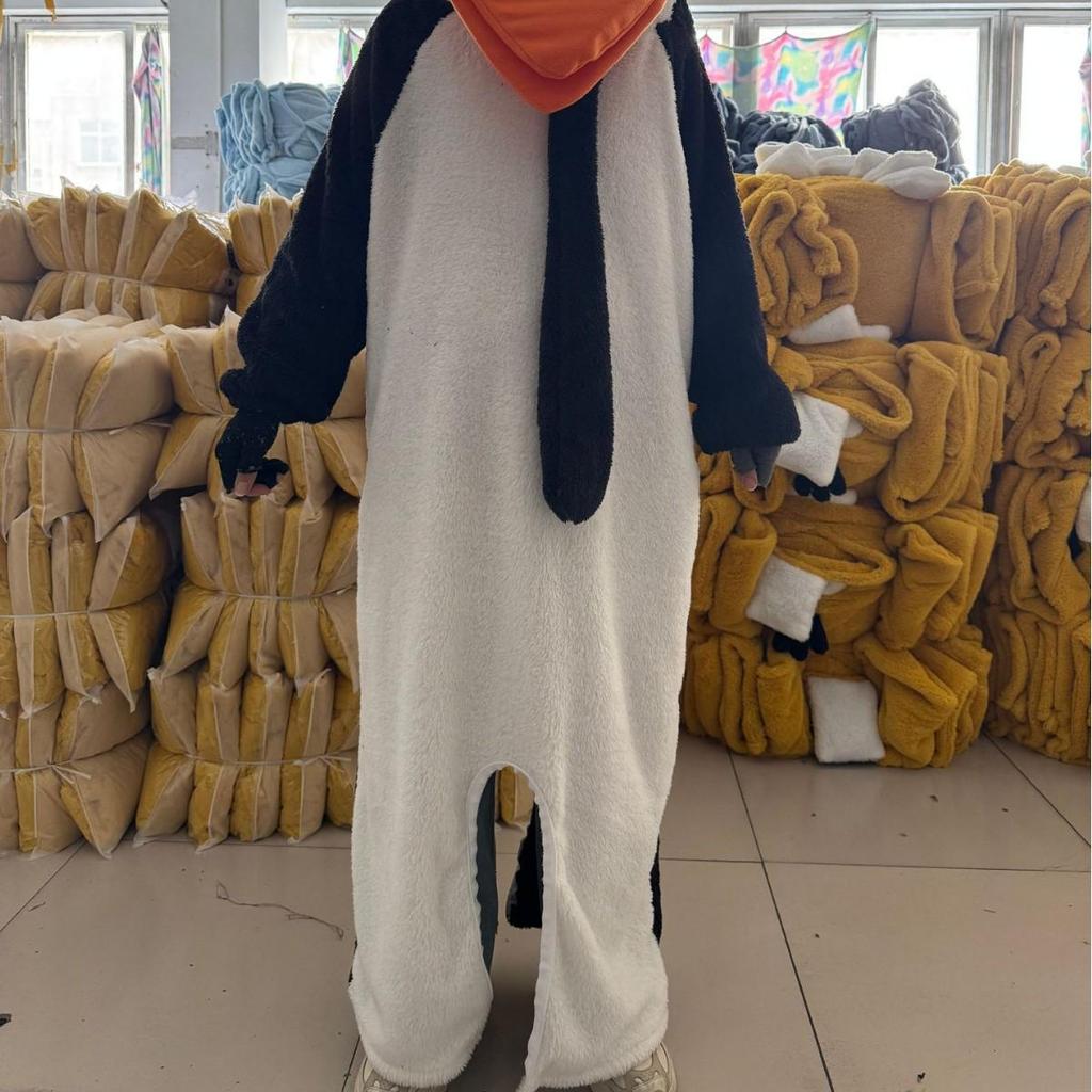Elegante Pinguin-Pyjamas aus Korallenfleece - Warm, Dick, Einteiler für Studenten mit großem Fischkopf-Design, für drinnen oder draußen.