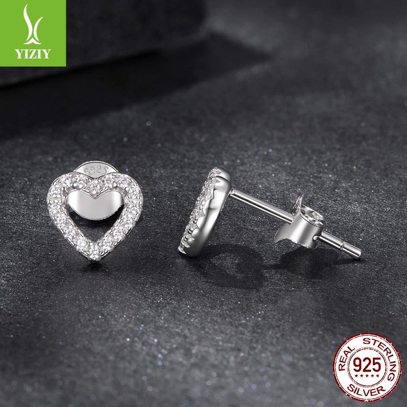 

S925 Sterling Silver Love Moissanite Stud Earrings Simple Classic Versatile Heart Stud Earrings 925 silver