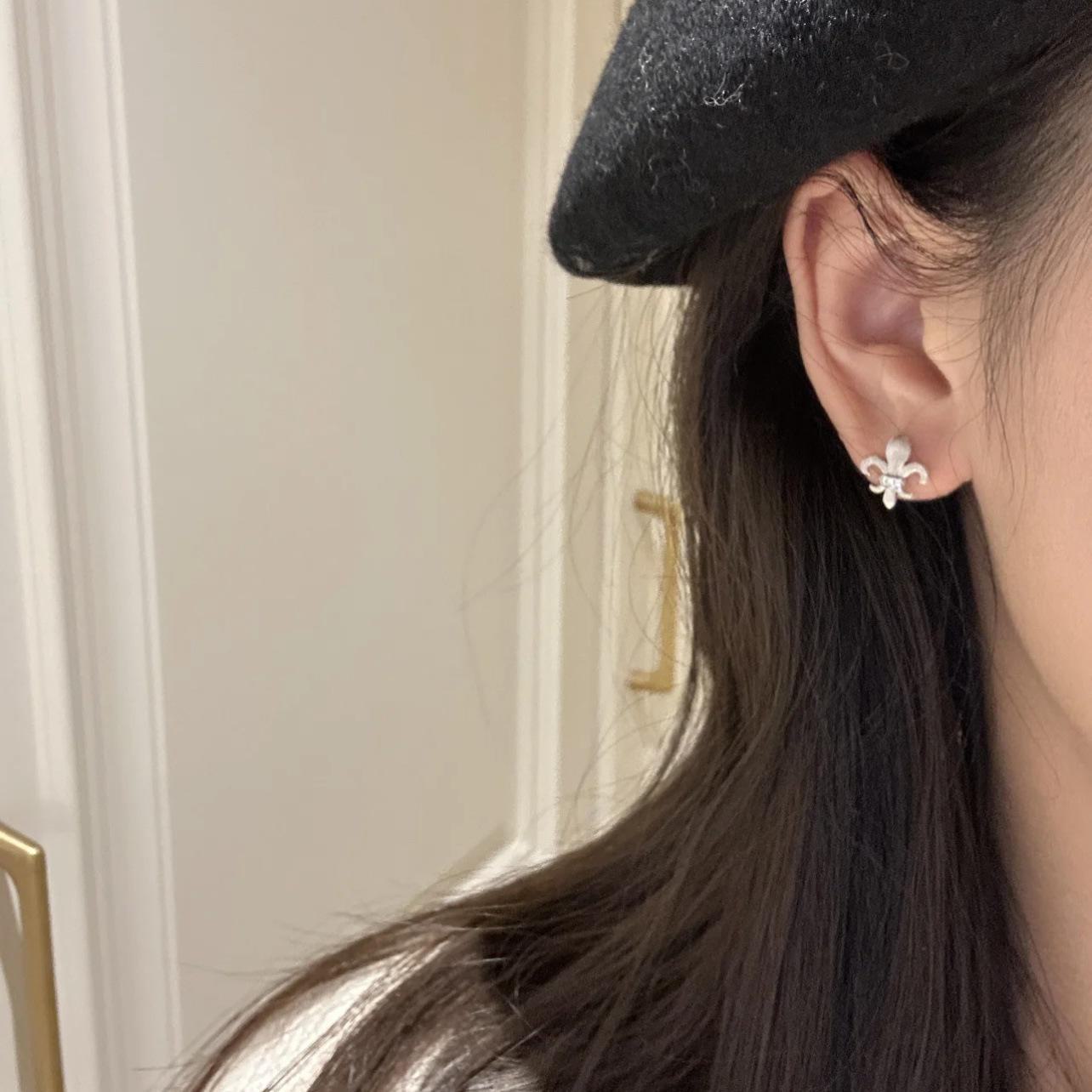 

Серьги Ouyang Nana Iris-Style Gold Brushed - Новый дизайн с гальваническим покрытием 2024 года E0813 серебряный