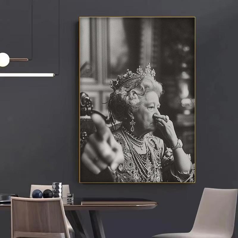 Vintage Queen Portrait Art Posters Prints Toilet Humor Amusing Retro Canvas Painting Wall Pictures for Funny Bar Bathroom Decor