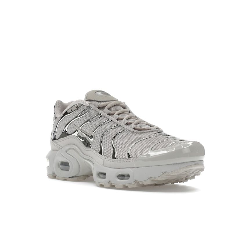 Nike Air Max Plus GS Světle železná ruda Chrom Dětské tenisky Šedá Gym-Red Kouřově šedá FZ0977-001