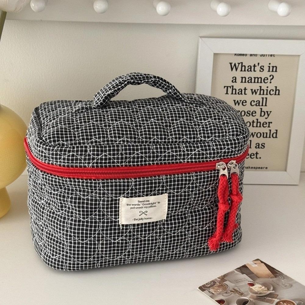Classic Quilted Heart Makeup Bag Large Capacity Zipper Cosmetic Bag Korean Style Plaid Toiletry Pouch Outdoor