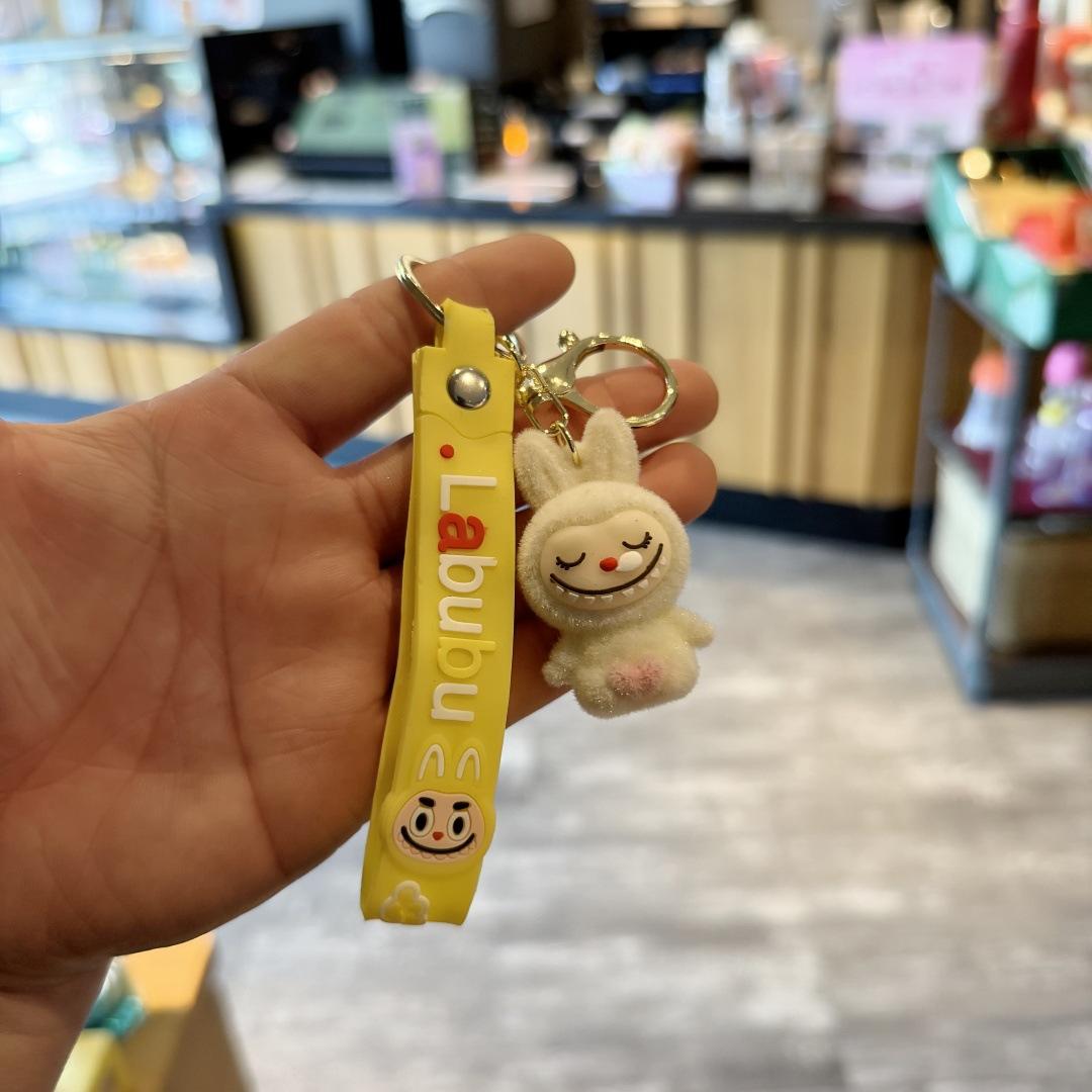 Cute Flocking Keychain Pendant, Little Sheep Car Key Chain, Three-dimensional Doll, Bag Pendant.