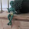 Funny Alien Beer Statue Garden Landscaping Yard Art Ornament Resin Beer Drinking Alien Sculpture Desktop Decoration