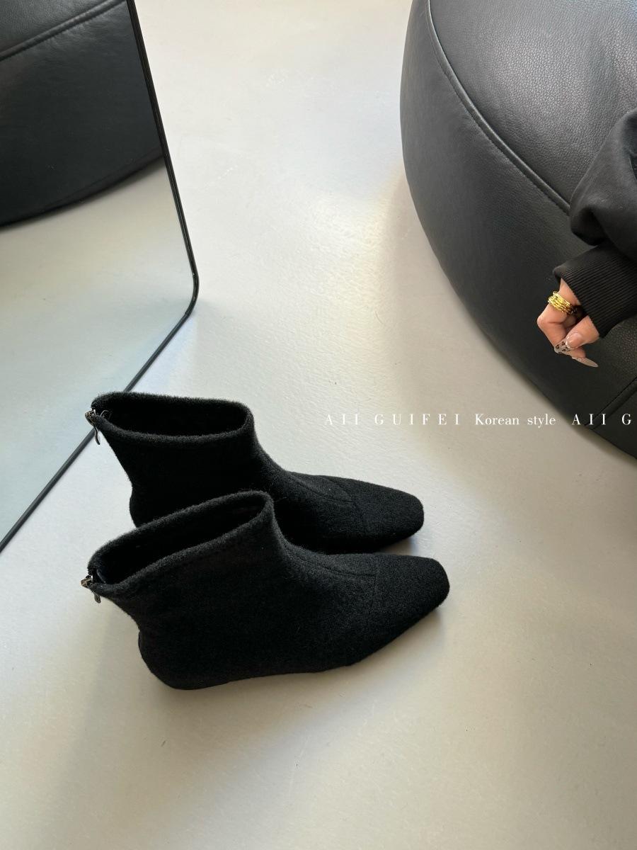 

2025 autumn and winter Korean retro square head suede versatile inner height increase minimalist small square head rear zipper thin boots short boots 40 чорний