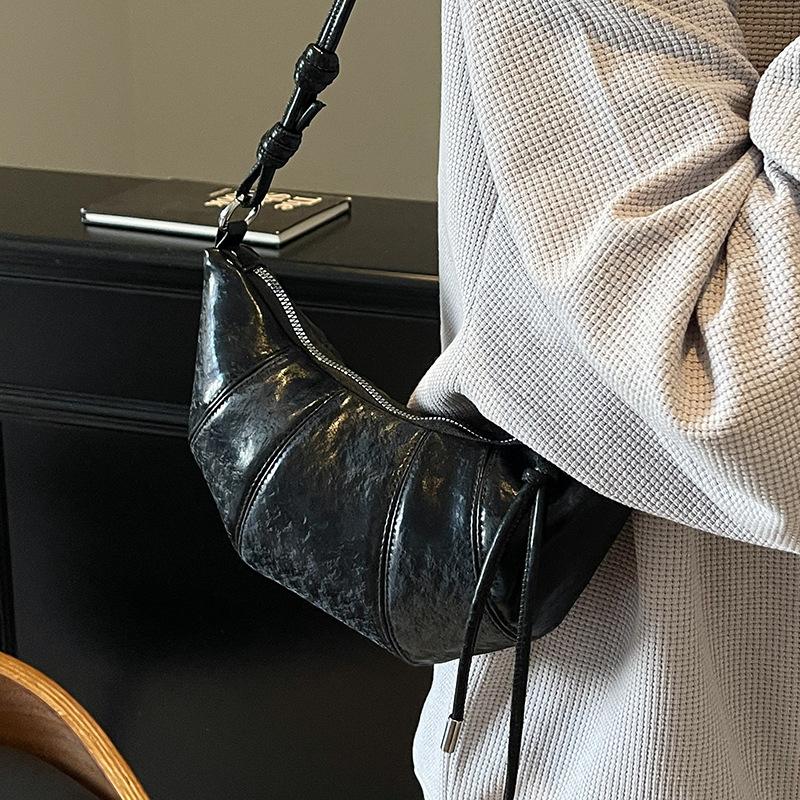 New niche design trend simple solid color horn bag versatile commuter fashion shoulder messenger bag women