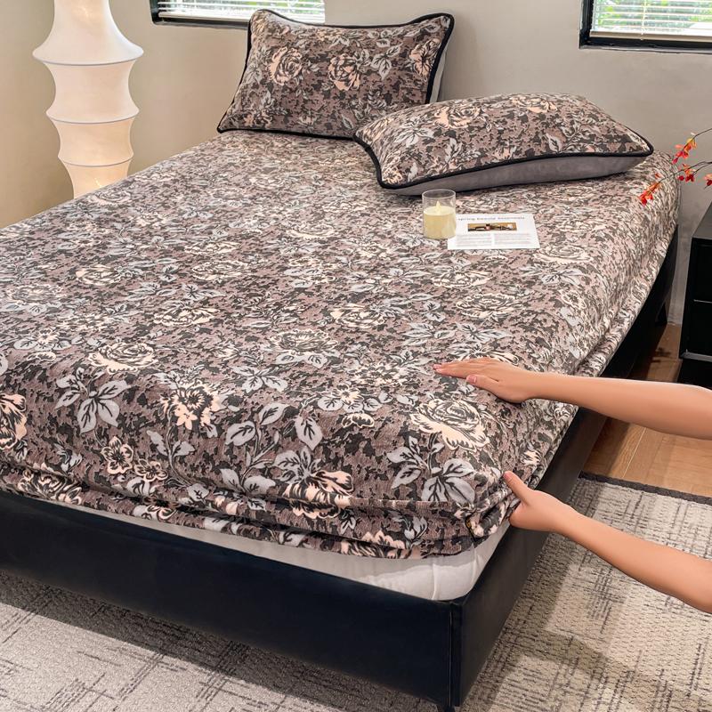 Thicken Bedsheet Soft Velvet Bed Cover for Winter Elastic Bed Linen Adults Kids Room Fitted Sheet drap de lit (No Pillowcase)