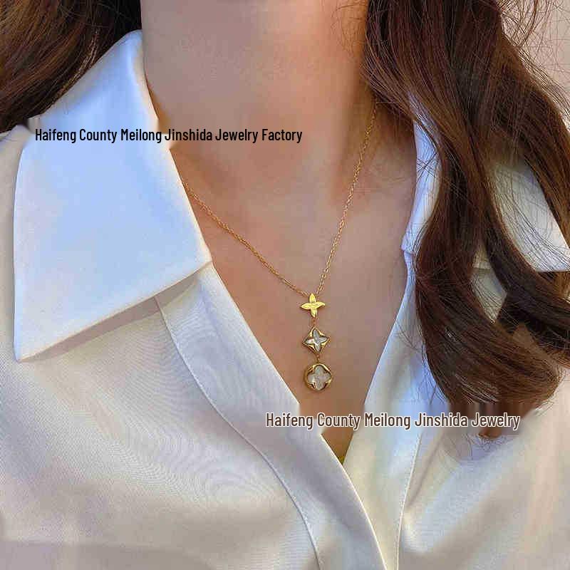 Donkey's Diamond Four-Leaf Clover Bracelet: Women's Elegant Round Five-Flower Design with White Mother-of-Pearl & Pink Shell.