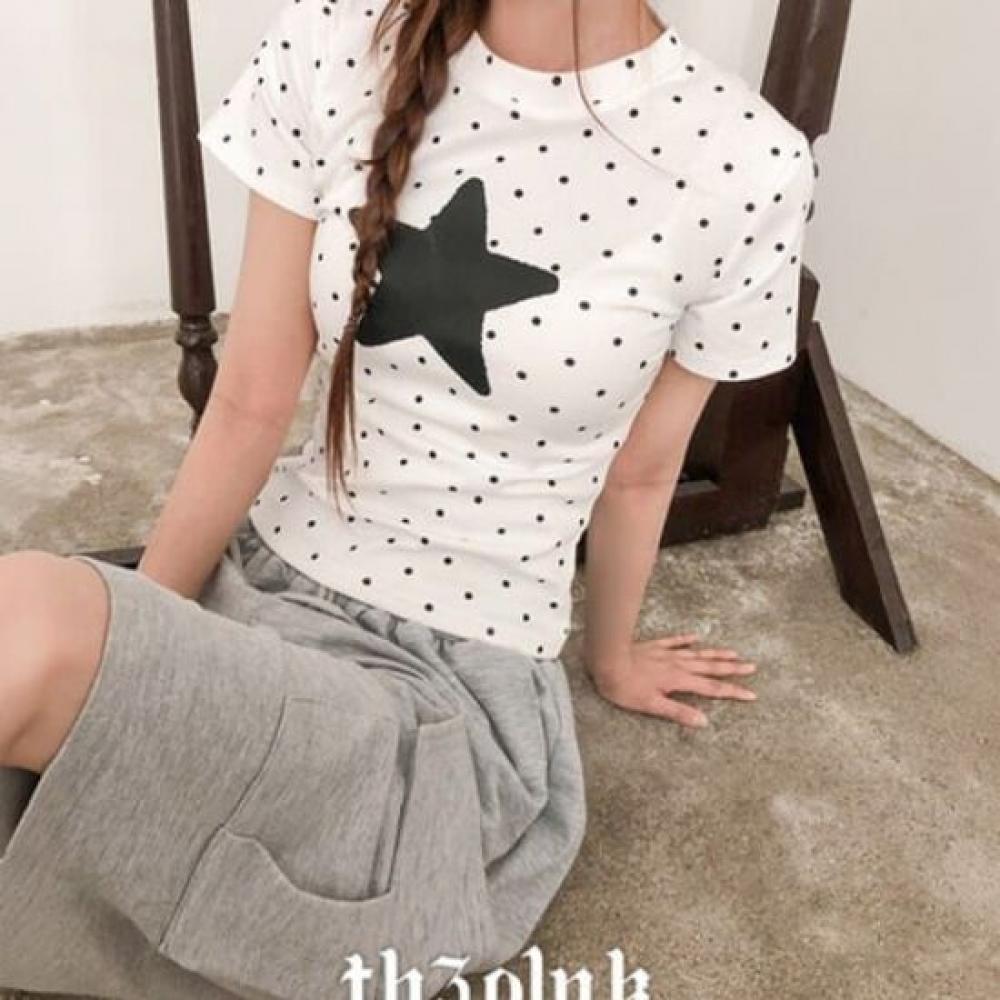 The Pink Slim FiT DoT One STar PrinTed T shirT