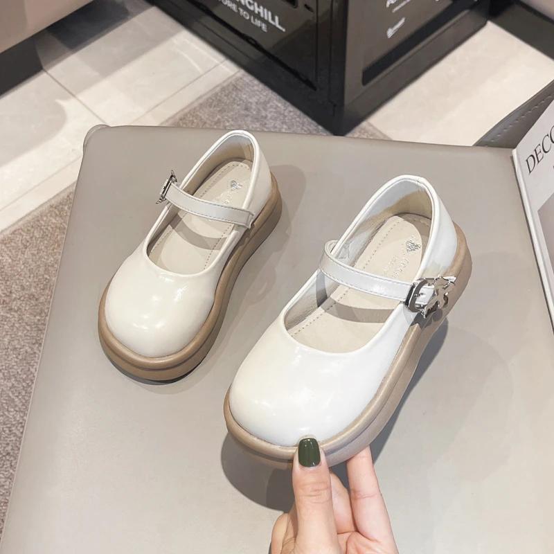 

2024 Новая весенняя симпатичная ПУ простая бабочка черная детская школьная обувь для девочек универсальная плоская подошва нескользящая детская повседневная обувь 26 бежевый