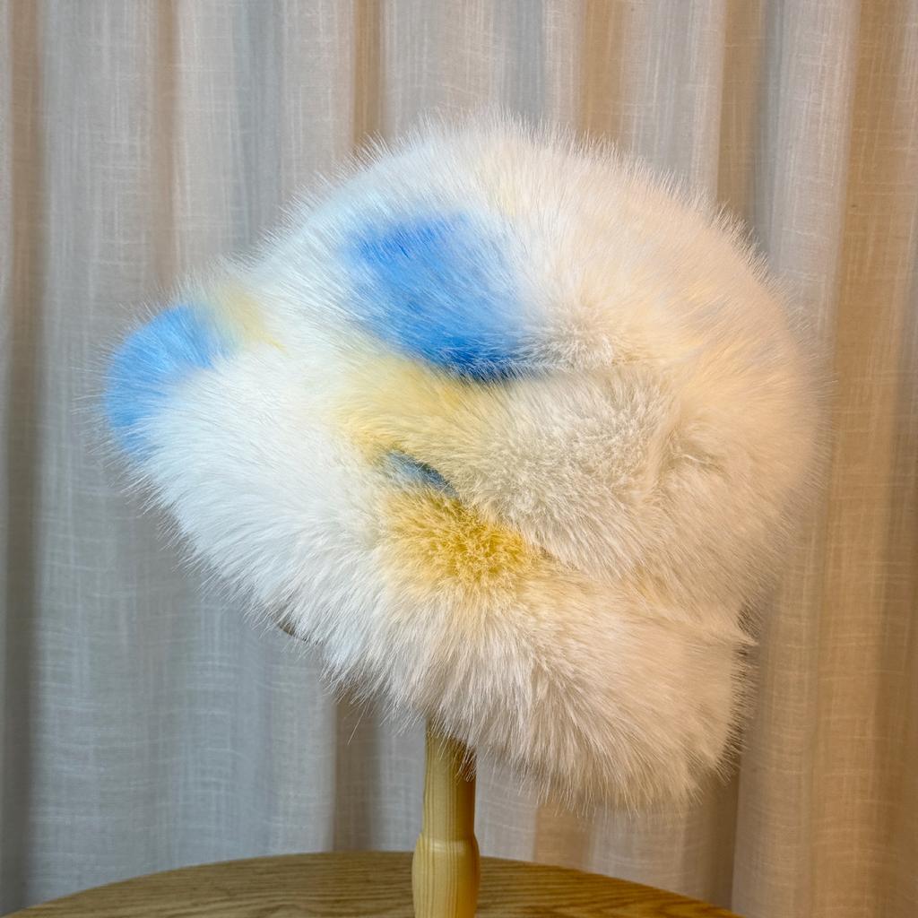 Snow-white Plush Tie dye Basin Hat for Women in Autumn and Winter Warm and Versatile Photo Artifact Fisherman Hat Showing Off Face and Trendy