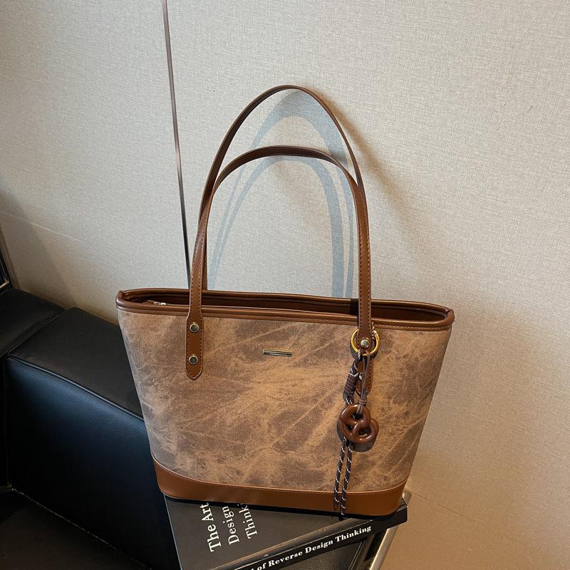 Large capacity versatile women's new retro casual armpit bag niche commuter shoulder bag