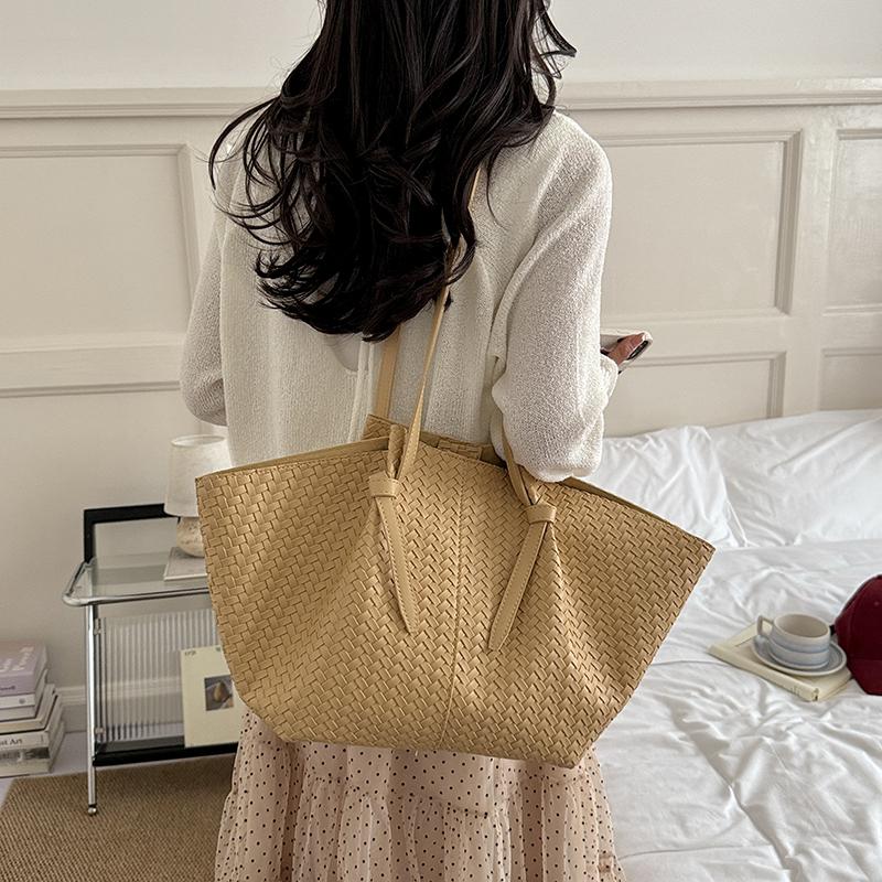 Woven Leather Tote Bag for Women Large Capacity Shoulder Handbag for Work and Shopping