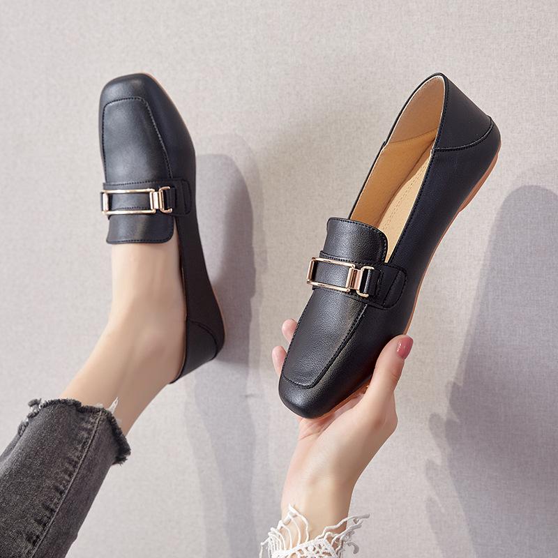 

Универсальные туфли на низком каблуке. Женские весенние новые бабушкиные слипоны с металлической пряжкой. Туфли без шнуровки на плоской подошве, большой размер. 43 чёрный