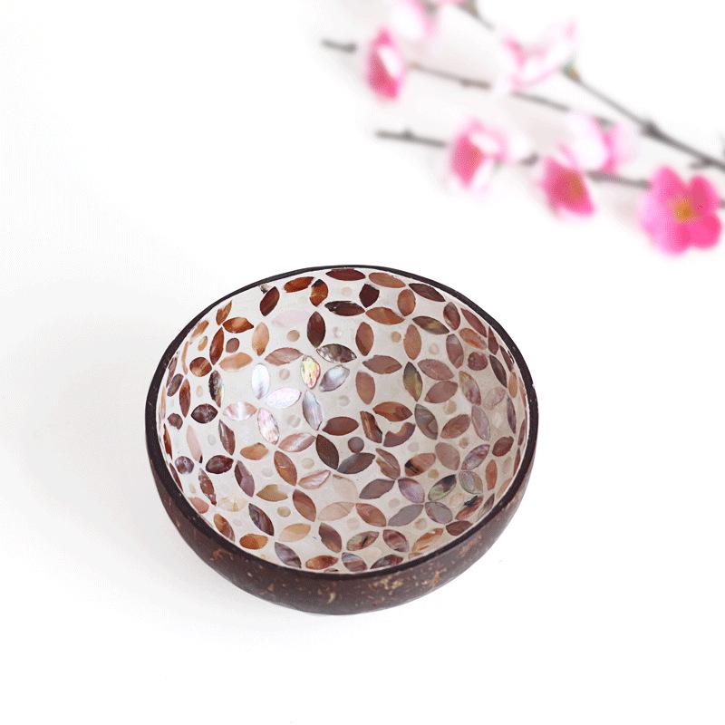 Ručně malovaná miska z kokosové skořápky: Design mušle pro úložný prostor na klíče ve vstupní hale nebo pro servírování salátu