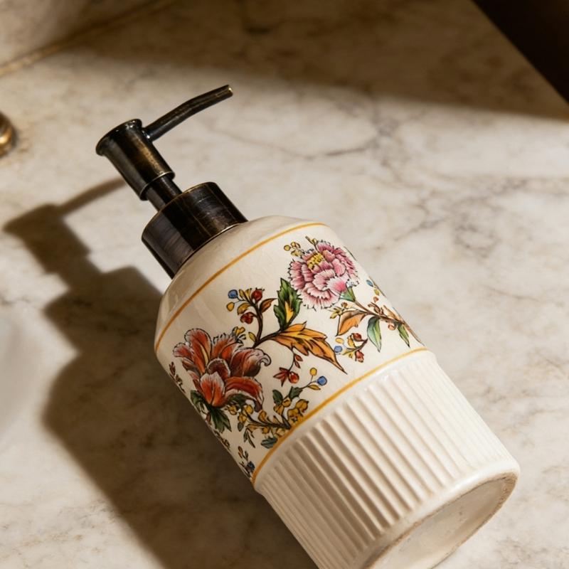 Handgefertigter Keramik-Flüssigkeitsspender im antiken europäischen Stil, Seifen-Lotion-Flasche zur Dekoration des Badezimmer-Waschtischs