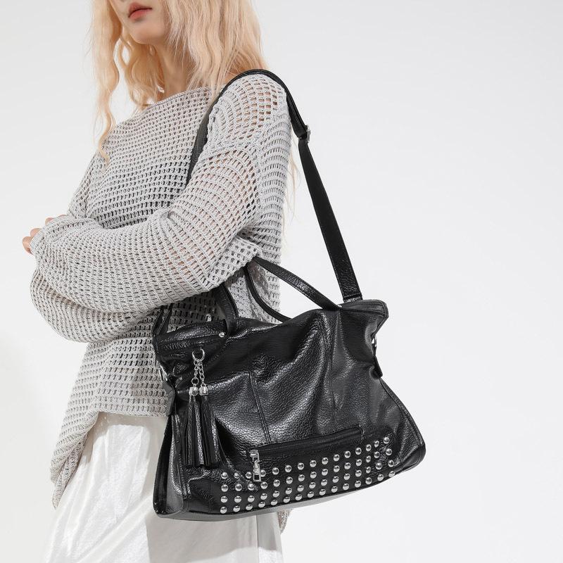Fashion tassel Women handbag Large Capacity PU Leather Ladies Soft Big Totes With tassels lady Messenger Shoulder Bag bolsos