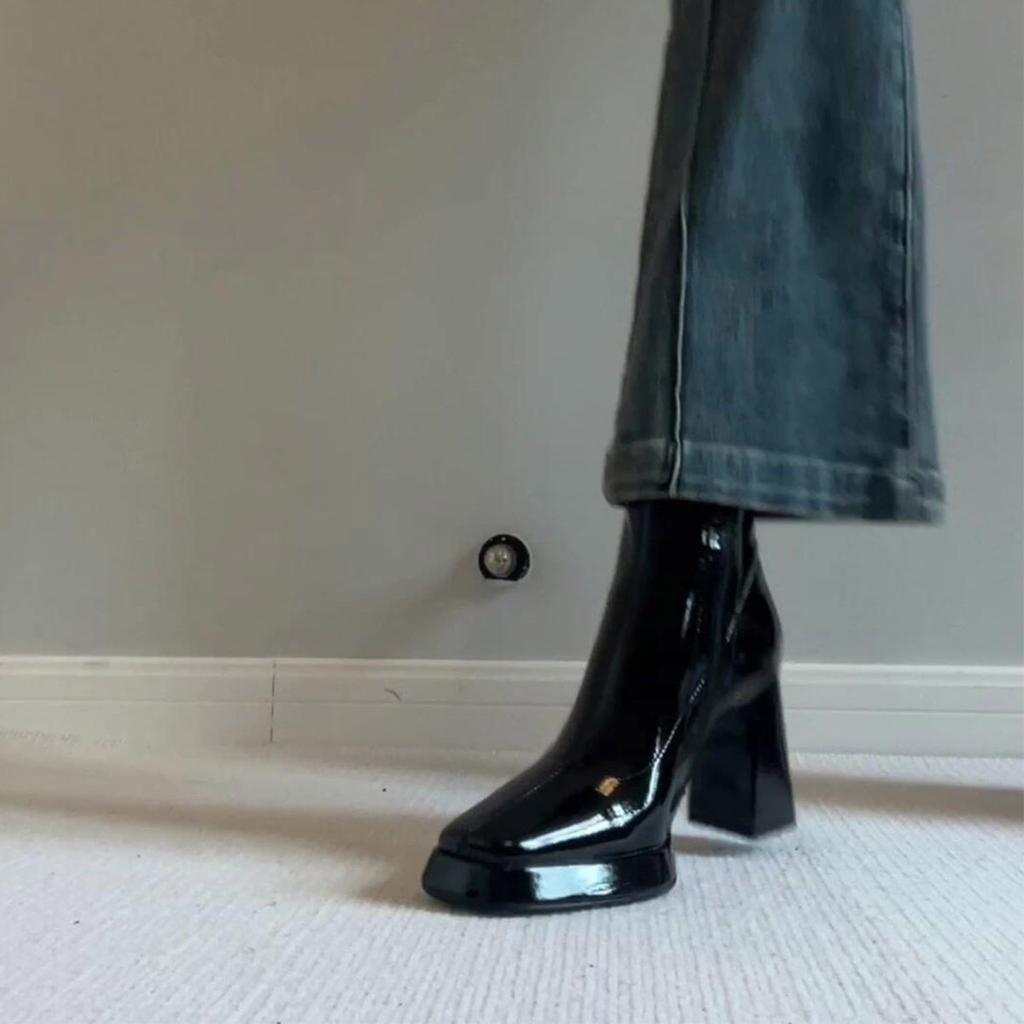 Lakovaná kůže silná podrážka vysoký podpatek krátké boty dámské britský vítr voděodolné stolní čtvercová špička zadní zip tenké boty