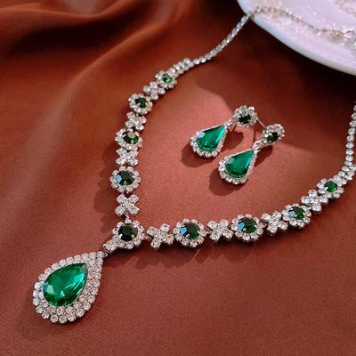 Tam Parlak Yapay Elmas İşlemeli Küpe ve Kolye Zarif Bling Bling Stil Alaşımlı Takı Ziyafet Aksesuarları