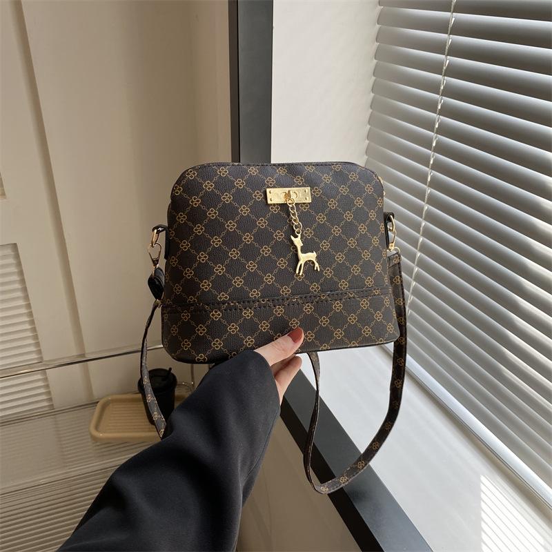 PU Leather Women Shoulder Bag Female Deer Pendant Handbags Girl Small Crossbody Bag Fashi Shell Shape Messenger Bag Bolsos