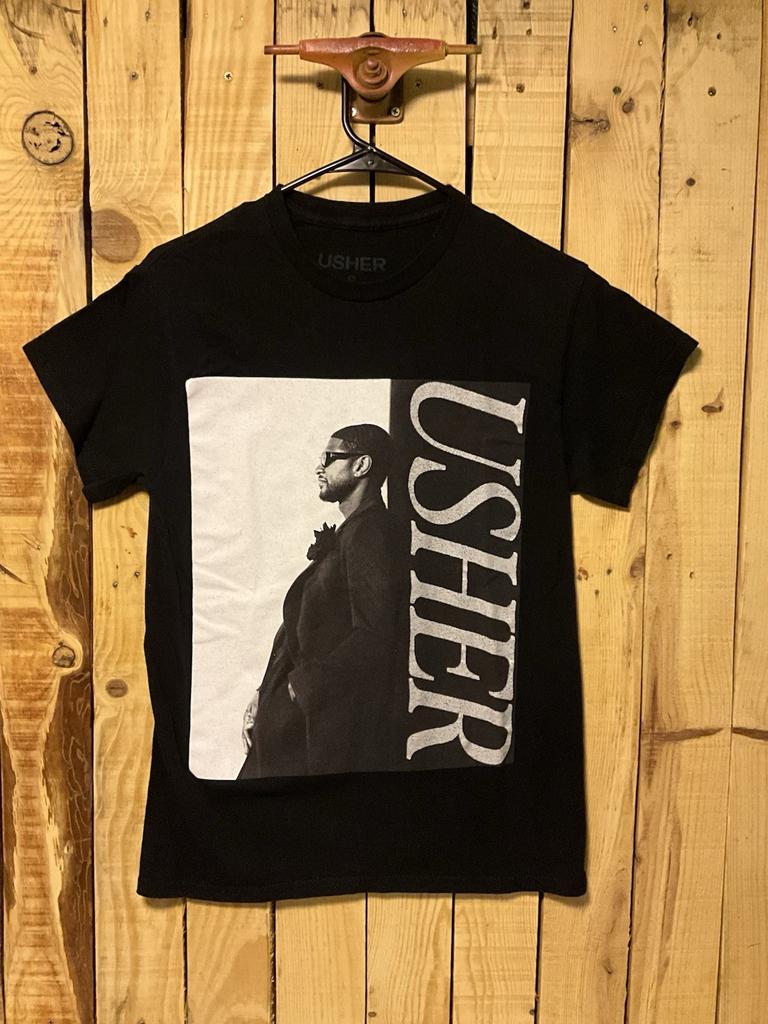 Official Usher Date Back Past Present Future 2024 Tour Shirt Black Tee Small Unisex T-Shirt