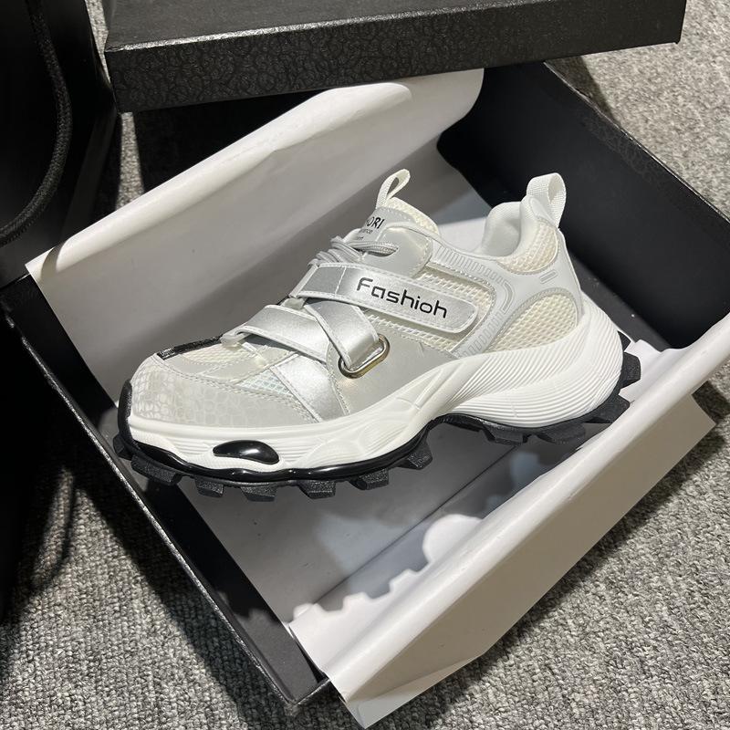 

Retro white bag head platform sports white shoes women s summer wear 2025 new models with skirts to increase the height of soft-soled sports shoes 40 чёрный