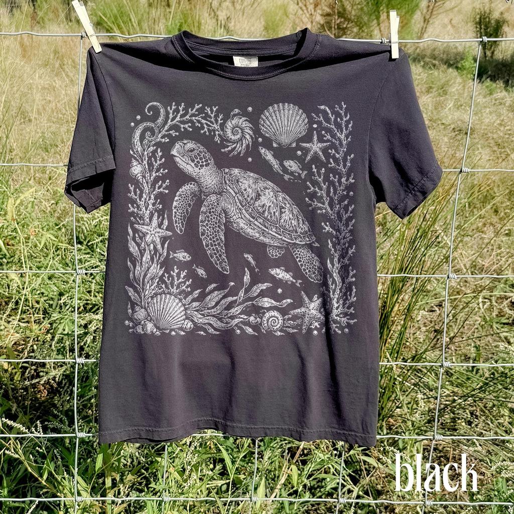 Retro Sea Turtle Graphic Shirt Gift, Marine Life Animal Tee, Old School Coastal Style Top, Comfort Colors® Wildlife Gift Tee