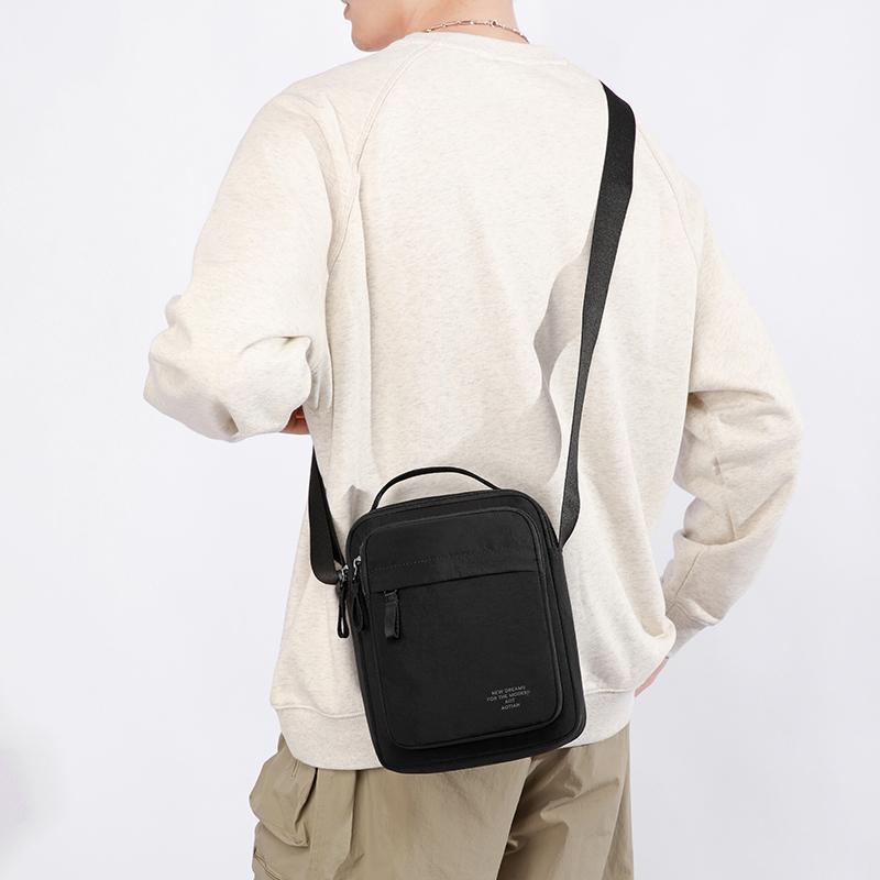 Men's Casual Lightweight Multi-layer Color Simple Outder Bag Women's Versatile Commuting Crossbody Bag